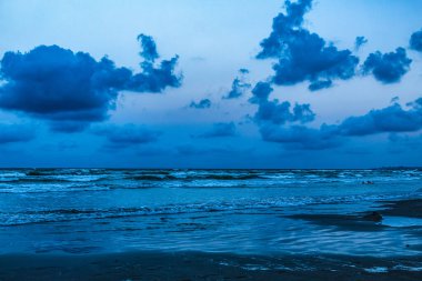 Dramatik günbatımı gökyüzü ve bulutlar