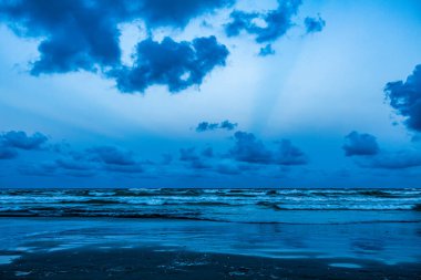 Denizde güzel gün batımı