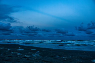 denizin üzerinde güzel günbatımı gökyüzü