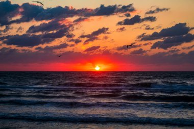 Denizde gün batımı