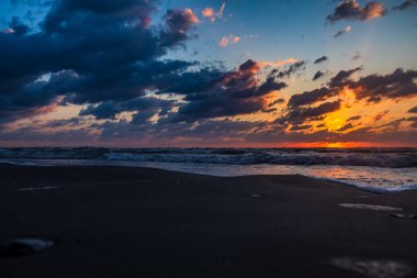 Baltık Denizi 'nde güzel bir gün batımı.