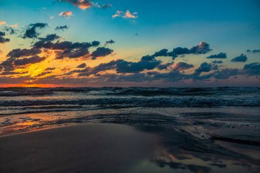 Denizde gün doğumu, güzel gün batımı