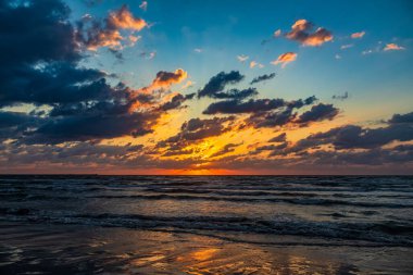 Denizde gün batımı