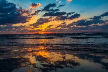 Baltık Denizi üzerinde gün batımı