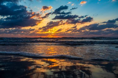 Baltık sahillerinde güzel gün batımı