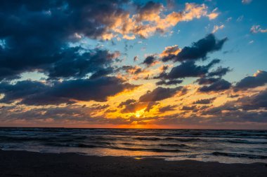 Polonya 'da baltık denizinde gün batımı