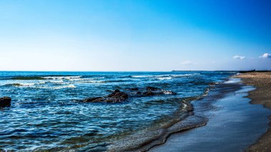 Deniz kıyısının güzel manzarası
