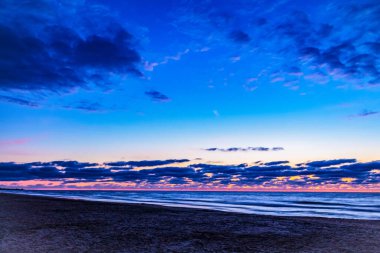 Denizde güzel gün batımı