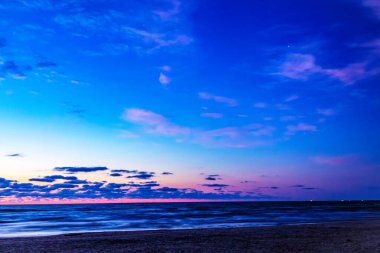 Sahilde güzel bir gün batımı