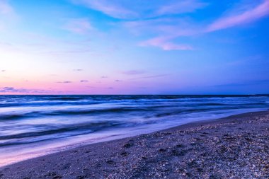 Sahilde güzel bir gün batımı