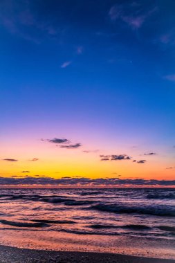 Sahilde güzel bir gün batımı