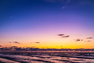 Denizde güzel bir gün batımı