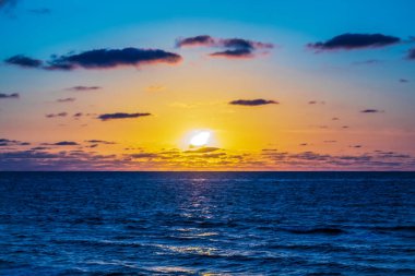Karayip denizinde gün batımı.