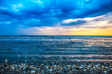 Baltık denizinde gün batımı