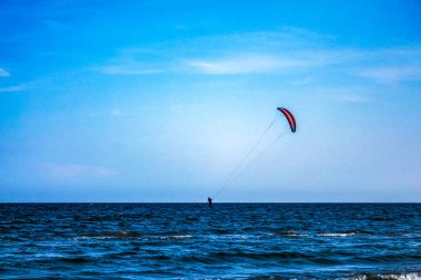 Denizde uçan uçurtma