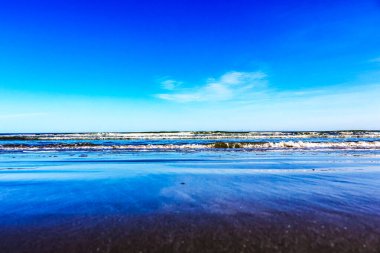 Deniz kıyısının güzel manzarası