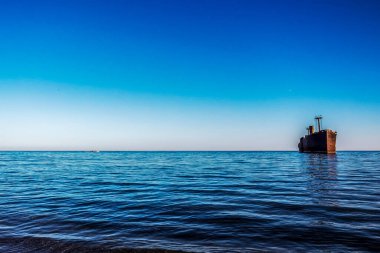 Denizde küçük bir deniz feneri