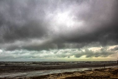 Akdeniz üzerindeki fırtınalı gökyüzü, İspanya