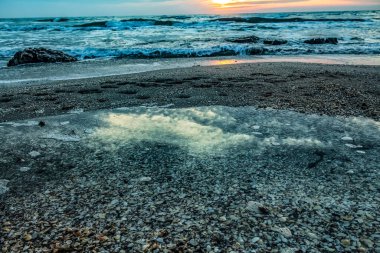 Deniz kıyısının güzel manzarası