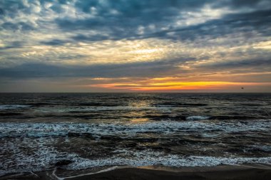 Denizde güzel bir gün batımı