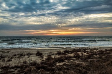 gün batımında Baltık Denizi