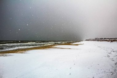 Baltık denizinde fırtına, kış