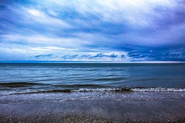 Deniz kıyısının güzel manzarası