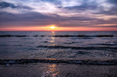 Sahilde güzel bir gün batımı