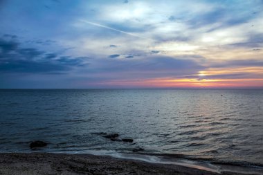 Baltık Denizi üzerinde güzel gündoğumu