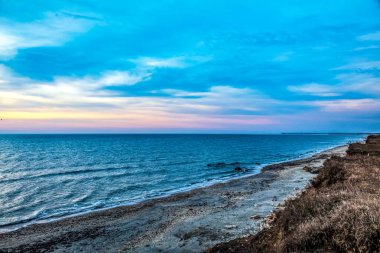 Denizin üzerinde gün batımı