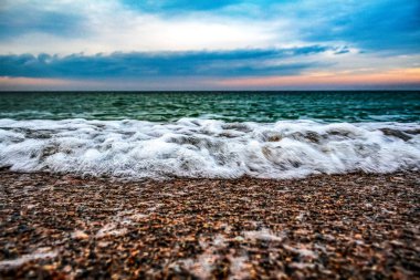 Akşam denizinde güzel bir gün batımı