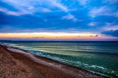 Sahilde güzel bir gün batımı