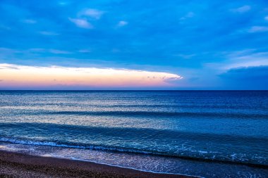 Baltık Denizi güzel gün batımı.