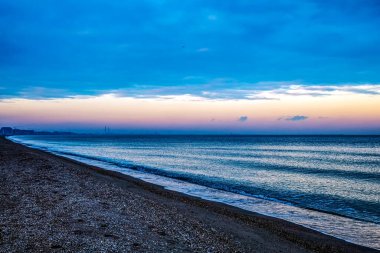 Baltık Denizi sahilde günbatımı