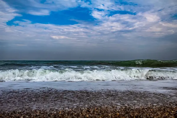 Akdeniz sahilinde fırtına