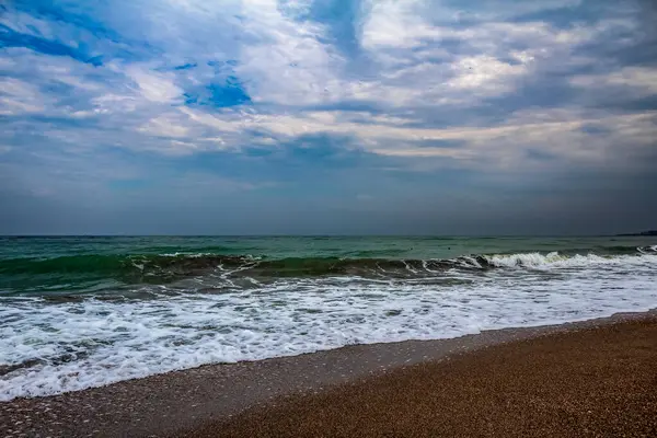 Akdeniz 'in güzel deniz manzarası.