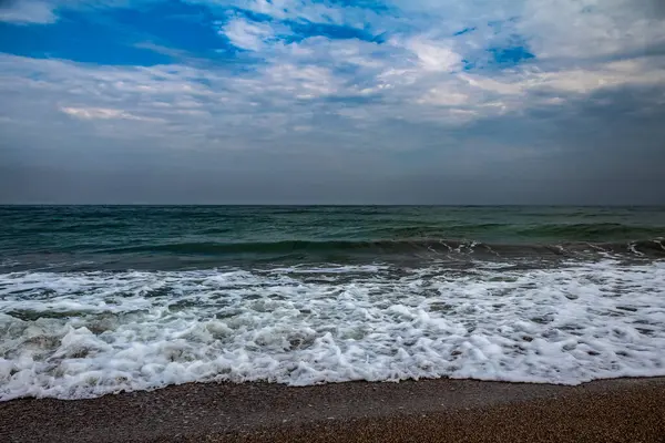 Denizde dalgalar. Karadeniz.