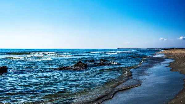 Deniz kıyısının güzel manzarası