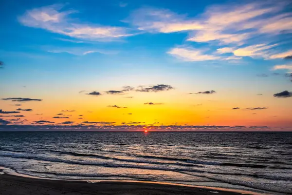 Gün batımında güzel deniz