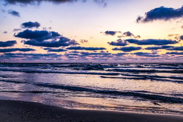 Akşamları Baltık Denizi 'nde gün batımı