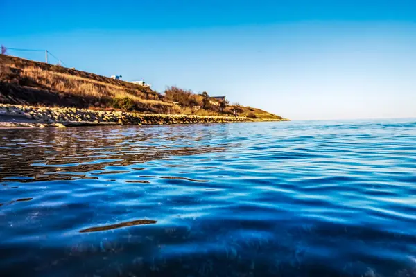 Sabahları dalgalar deniz