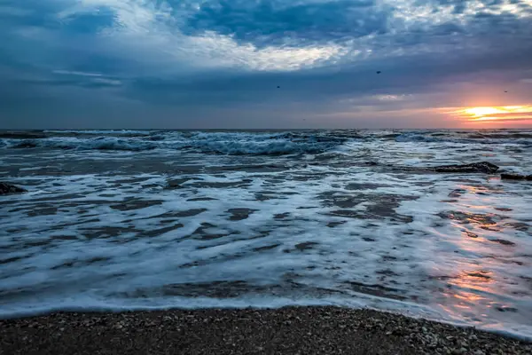 Sahilde gün batımı