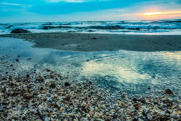 Karadeniz sahilinde gün batımı
