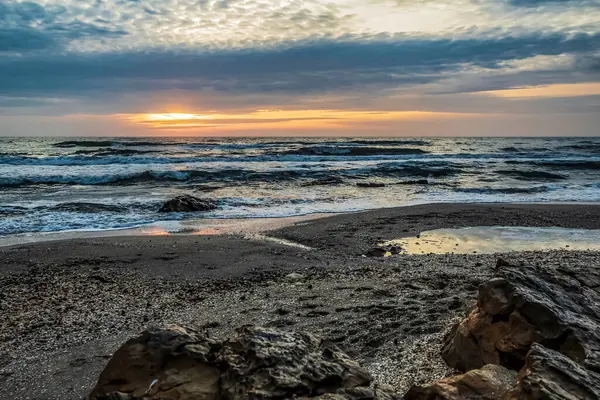 Karadeniz kıyısında güzel bir gün batımı