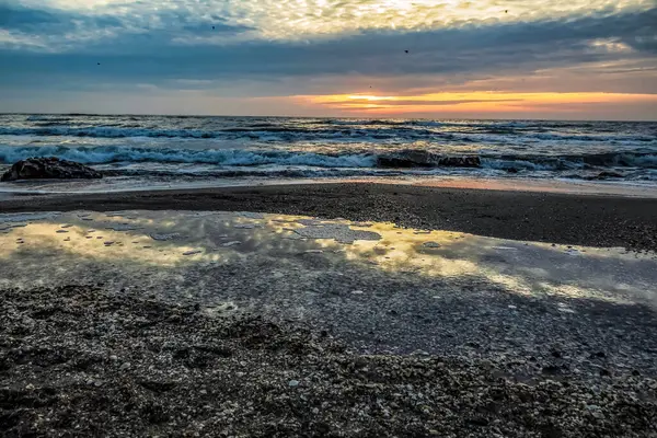Denizde güzel bir gün batımı