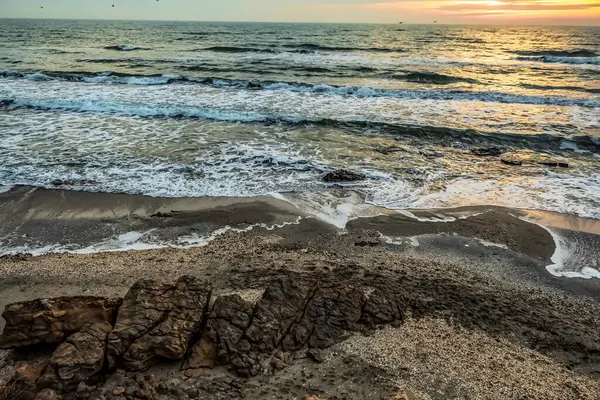 Akşamları denizde gün batımı