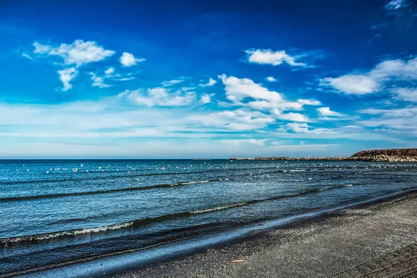 Deniz kıyısının güzel manzarası