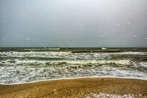 Fırtınalı deniz, fırtınalı bulutlar, dalgalar