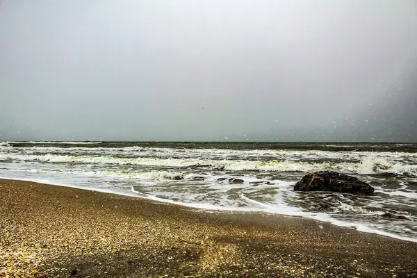 Akdeniz sahillerinde fırtına var.