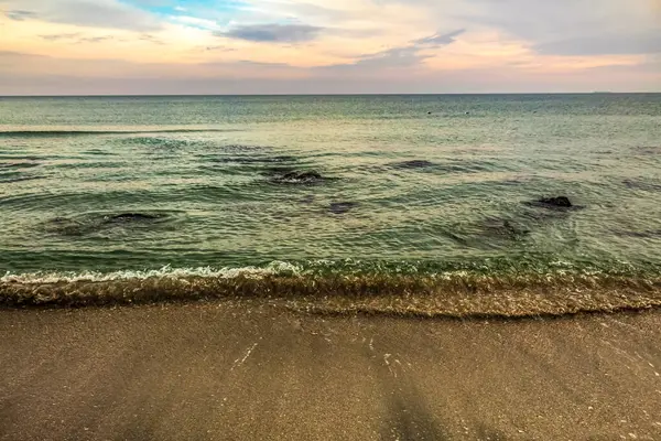 Sahilde gün batımı